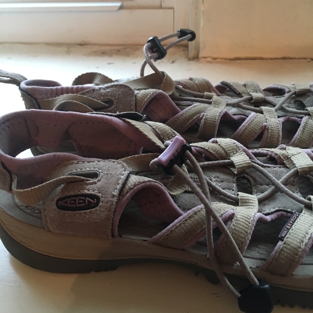 Women’s Keens 8.5